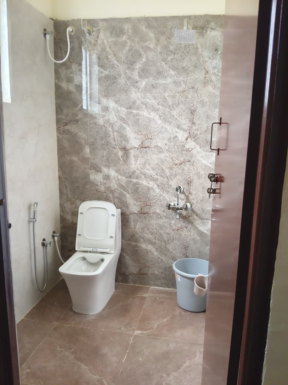 Clean en-suite bathroom
